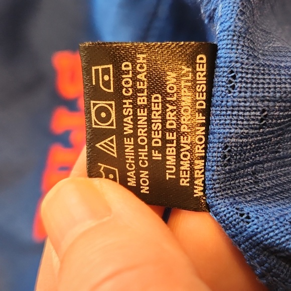 Buffalo Bills Women's NFL Crop Shirt Size Large - Picture 12 of 12